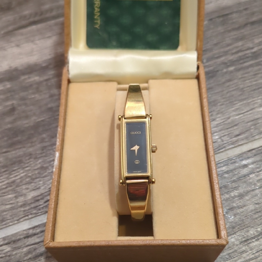 Vintage GUCCI 1500 Black Dial Gold Bangle Qz Ladies watch From 1989